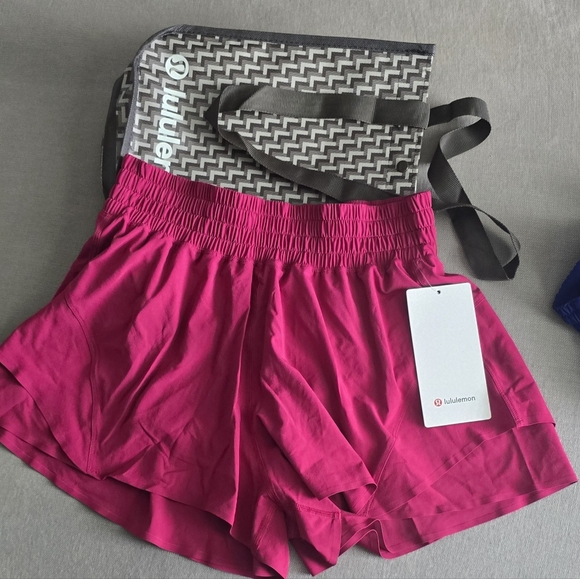 NWT/bag Lululemon Short Bundle Size 4 & Small Great Colors - Picture 2 of 9